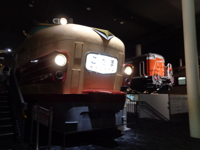 京都鉄道雨博物館ナイトミュージアムの館内の写真（特急こだま）